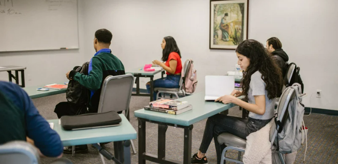 The benefits of using a laundry service for college students